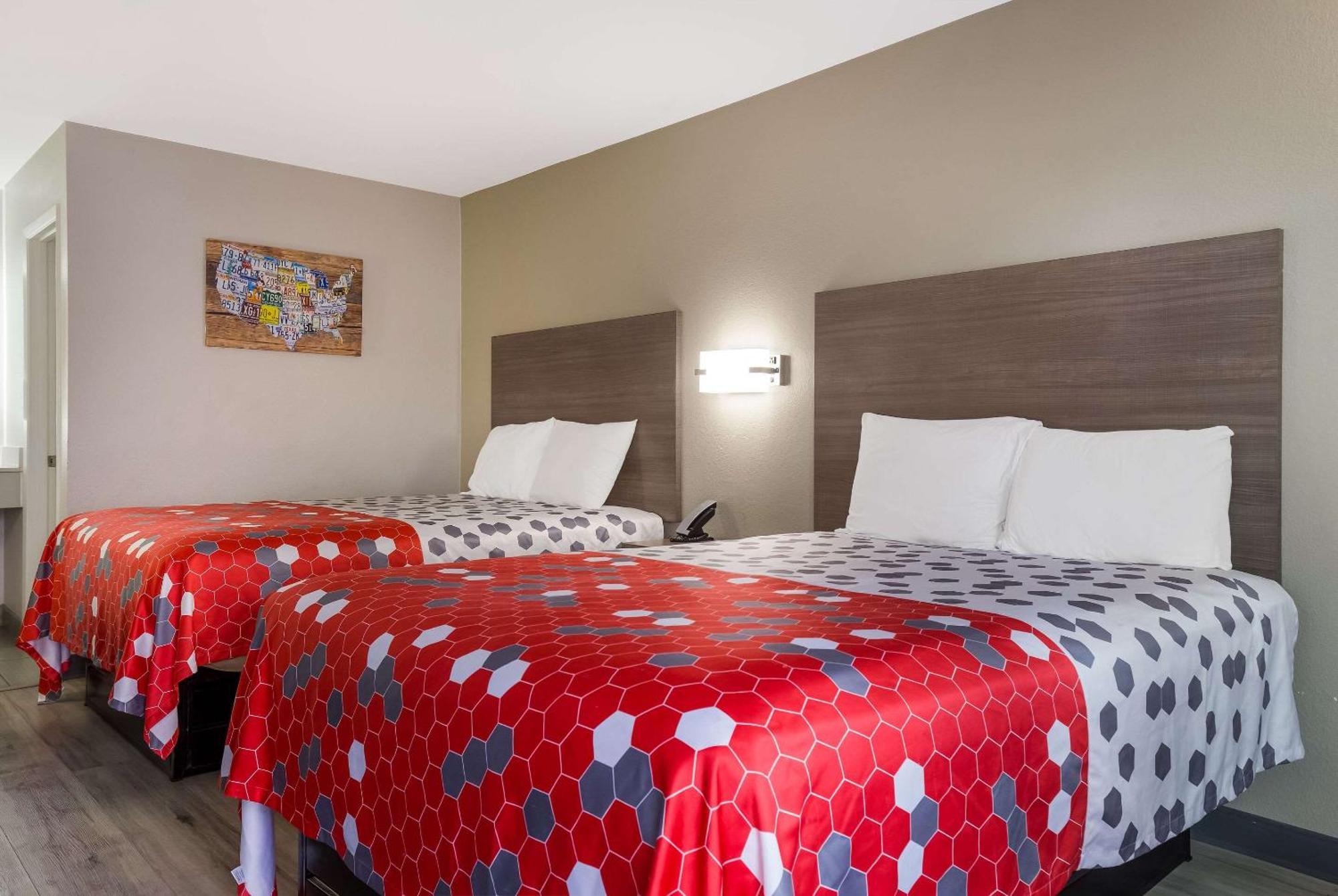 Econo Lodge Мобил Екстериор снимка