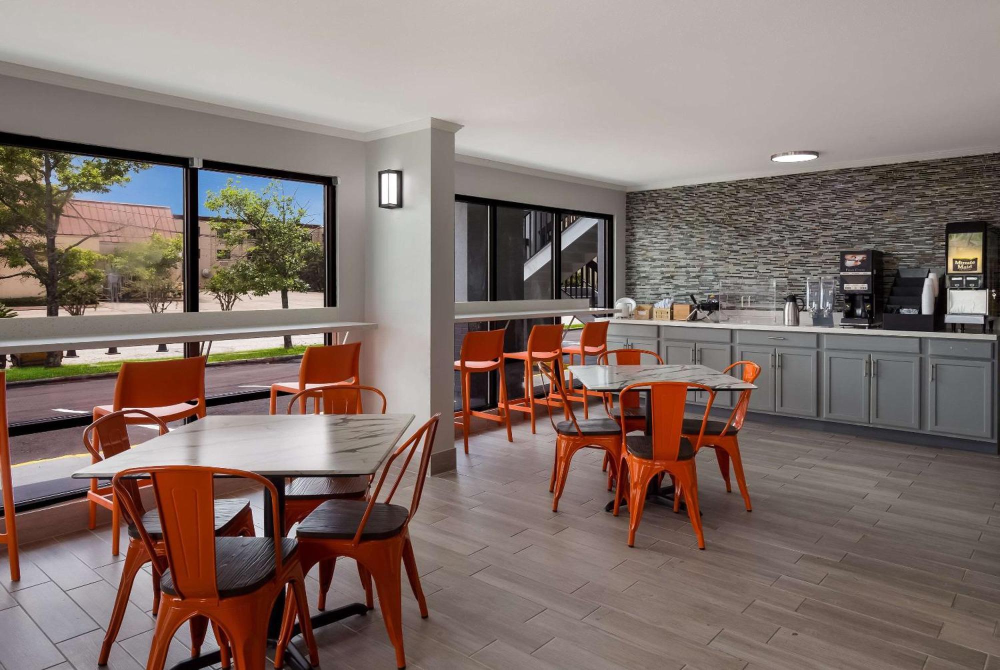 Econo Lodge Мобил Екстериор снимка