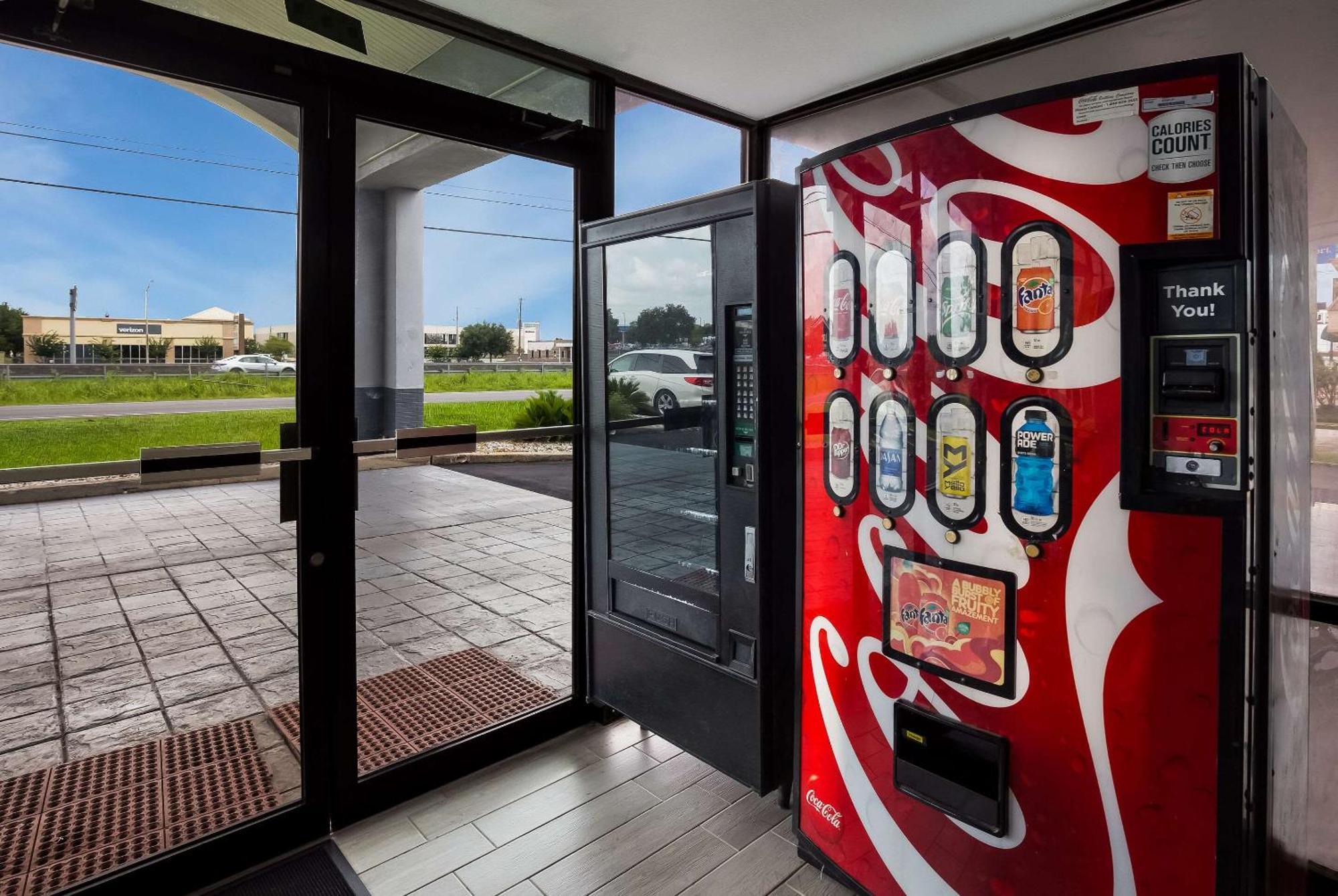 Econo Lodge Мобил Екстериор снимка